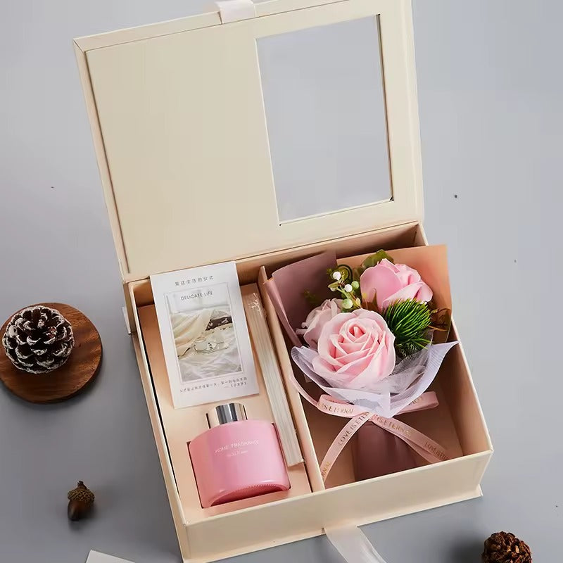 Coffret cadeau femme avec rose éternelle et parfum élégant. Idée cadeau parfaite pour la Saint-Valentin, anniversaire ou fête des mères. Livraison rapide.
