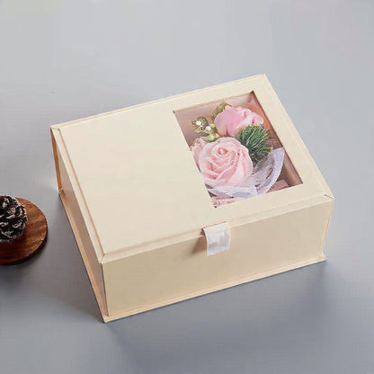 Coffret cadeau femme avec rose éternelle et parfum élégant. Idée cadeau parfaite pour la Saint-Valentin, anniversaire ou fête des mères. Livraison rapide.